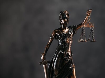 La jurisprudence en droit : définition et applications pratiques